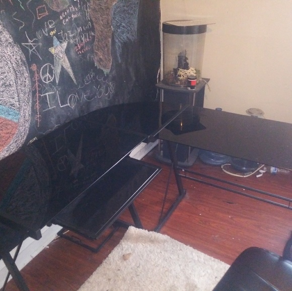 Computer desk - Picture 8 of 8